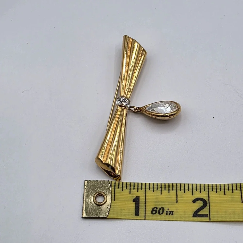 Monet‎ Gold Tone Bow Brooch with Teardrop Crystal Dangle Pin Vintage Signed